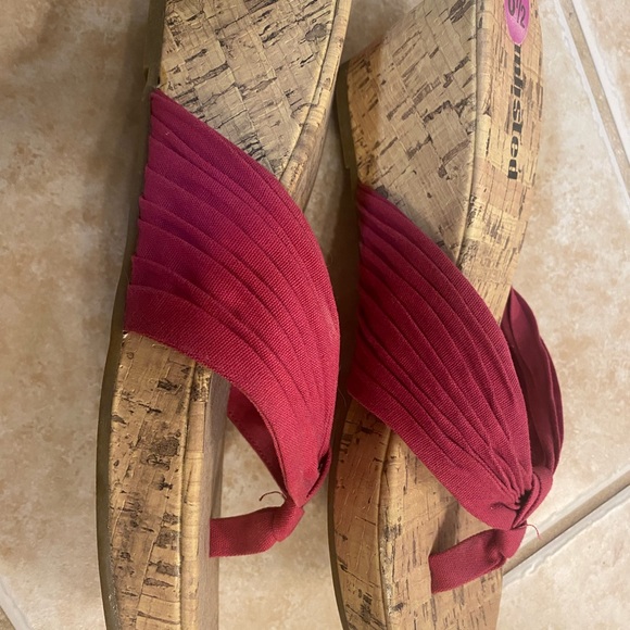 Hot pink Unlisted brand flip-flop style sandals, size 8 1/2 - Picture 5 of 6